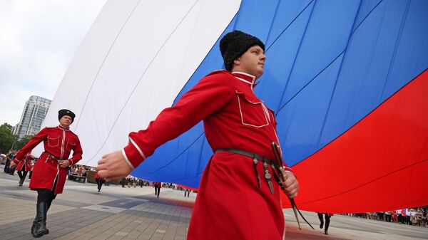 Почетный караул Кубанского казачьего войска на празднование Дня государственного флага Российской Федерации в Краснодаре