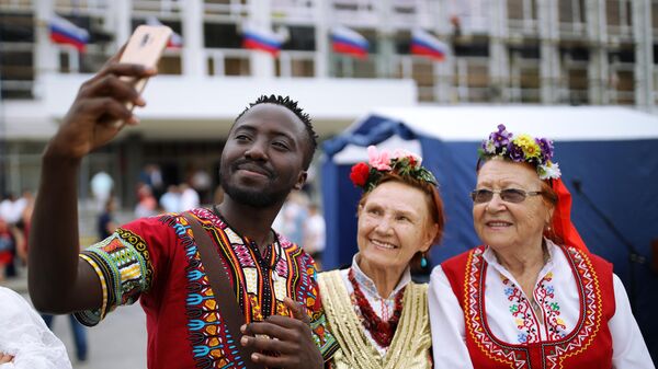 Участники празднования Дня государственного флага Российской Федерации в Краснодаре
