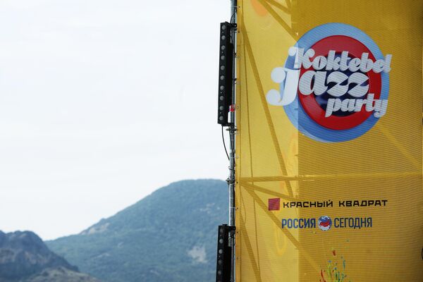 Баннер ежегодного международного джазового фестиваля Koktebel Jazz Party в Коктебеле