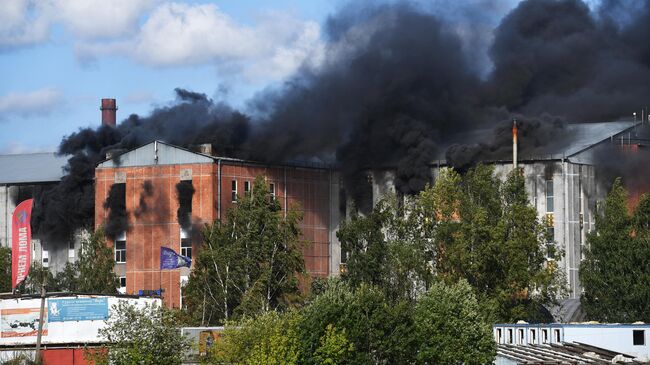 Пожар в административно-складском здании в Невском районе Санкт-Петербурга. 22 августа 2019