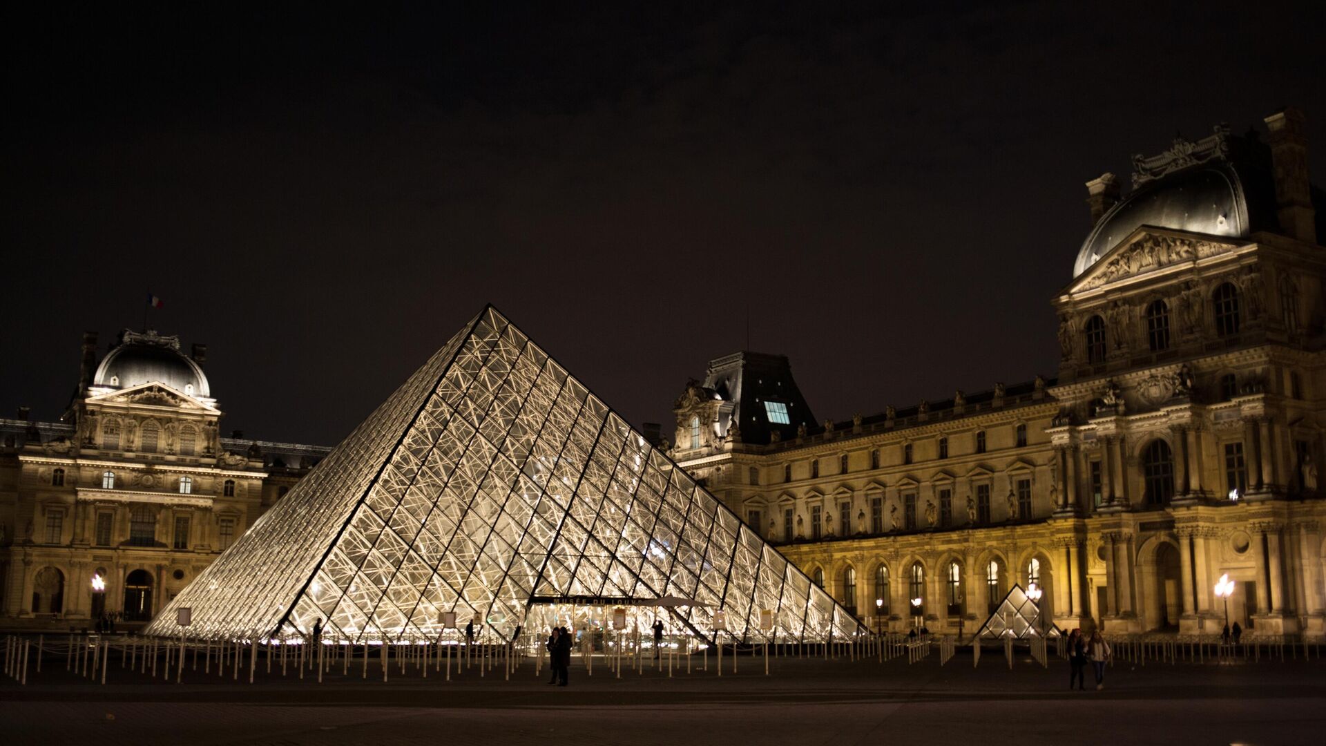 Музей Лувра в Париже Музей Лувра в Париже - РИА Новости, 1920, 19.10.2025