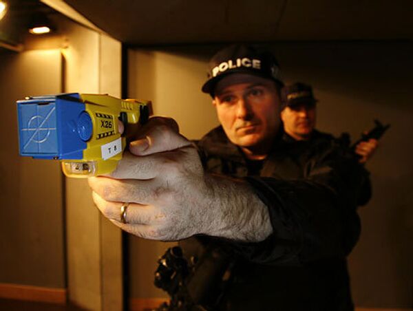 Британские полицейские получат десять тысяч пистолетов с парализующим электрошокером