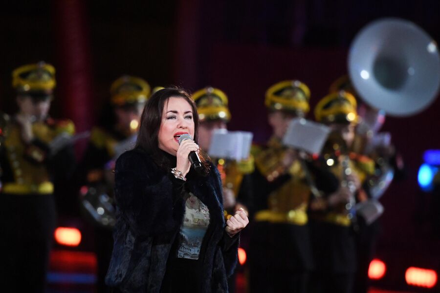 Певица Тамара Гвердцители выступает на репетиции парада участников Международного военно-музыкального фестиваля Спасская башня на Красной площади в Москве