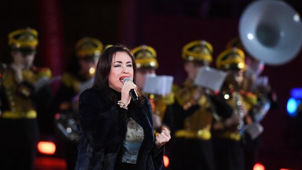 Певица Тамара Гвердцители выступает на репетиции парада участников Международного военно-музыкального фестиваля Спасская башня на Красной площади в Москве