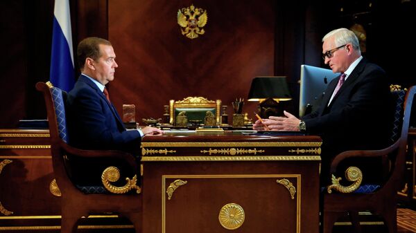 Председатель правительства Дмитрий Медведев и президент РСПП Александр Шохин во время встречи. 23 августа 2019