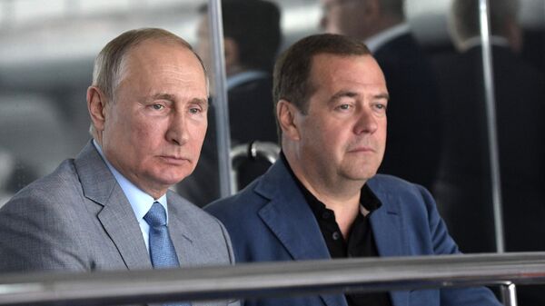 Президент РФ В. Путин и премьер-министр РФ Д. Медведев