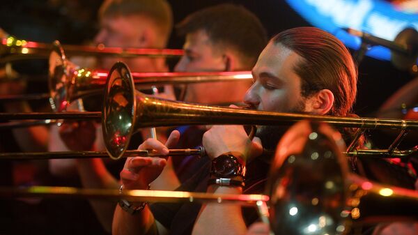 Участники SG Big Band во время выступления на 17-м международном музыкальном фестивале Koktebel Jazz Party в Крыму 