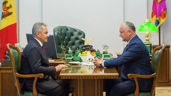 Президент Молдавии Игорь Додон во время встречи с министром обороны РФ Сергеем Шойгу
