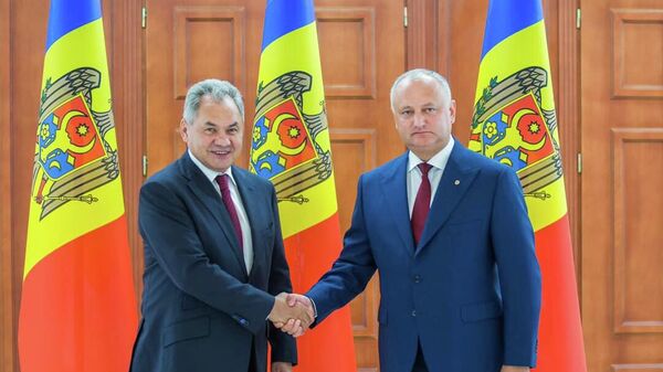 Президент Молдавии Игорь Додон во время встречи с министром обороны РФ Сергеем Шойгу