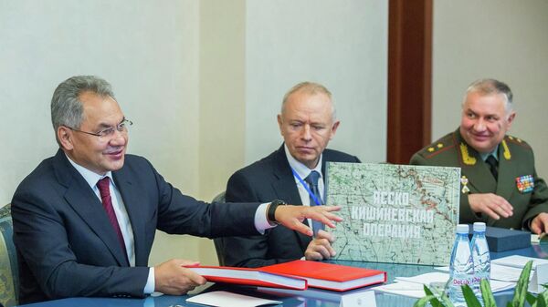 Министр обороны РФ Сергей Шойгу во время встречи с президентом Республики Молдова Игорем Додоном