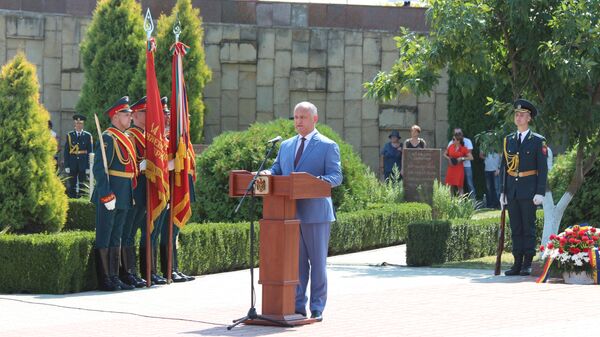 Президент Республики Молдова Игорь Додон во время мероприятий посвященных празднованию 75-летия освобождения Молдавии от фашистской оккупации