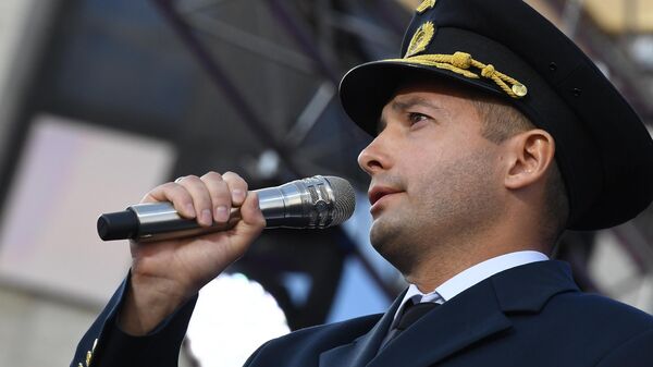 Командир аварийно севшего в поле лайнера Airbus А321 авиакомпании Уральские авиалинии Дамир Юсупов