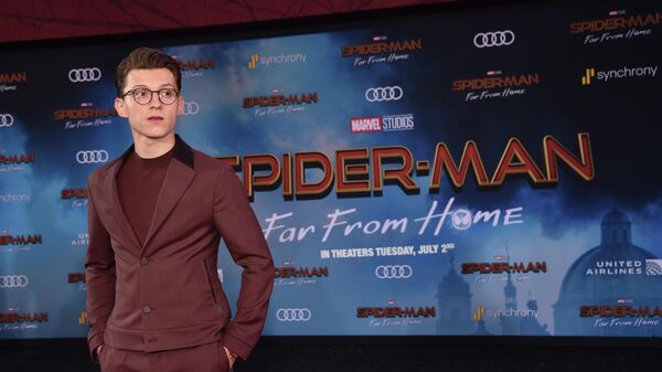 Британский актер Том Холланд на премьере фильма Человек-паук: вдали от дома  в Голливуде. 26 июня 2019  