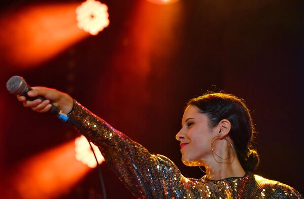 Певица Дебора Рэдул выступает на 17-м международном музыкальном фестивале Koktebel Jazz Party в Крыму