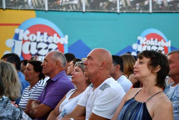 Зрители на 17-м международном музыкальном фестивале Koktebel Jazz Party в Крыму