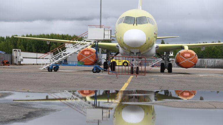 Самолет Sukhoi Superjet 100 на заводе имени Гагарина в Комсомольске-на-Амуре