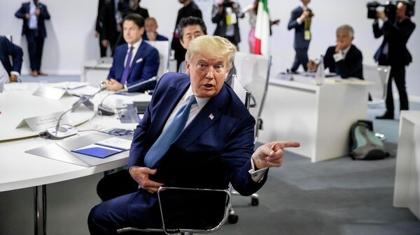 Президент США Дональд Трамп во время саммита G7 в Биаррице