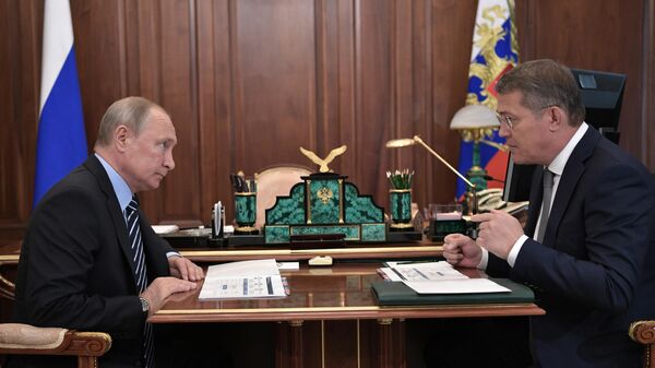 Владимир Путин и временно исполняющий обязанности главы Республики Башкортостан Радий Хабиров  во время встречи. 26 августа 2019