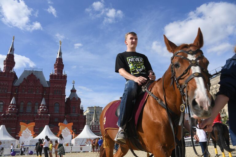 Благотворительное мероприятие для детей-инвалидов в конном манеже на фестивале Спасская башня