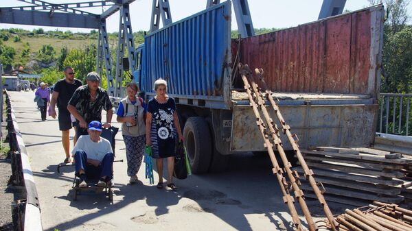 Подготовка к демонтажу подконтрольной ЛНР части моста на КПП Станица Луганская. 26 августа 2019