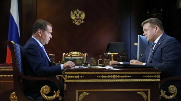 Дмитрий Медведев и губернатор Рязанской области Николай Любимов во время встречи
