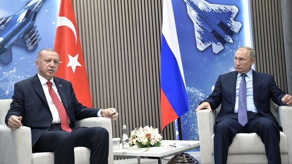 Президент РФ Владимир Путин и президент Турции Реджеп Тайип Эрдоган во время переговоров на полях Международного авиакосмического салона МАКС-2019