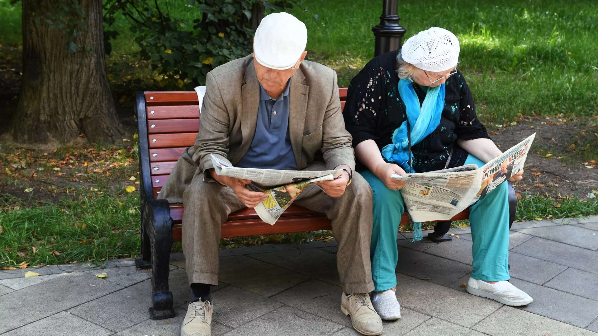Пожилая пара в Грачевском парке Москвы - РИА Новости, 1920, 11.09.2019