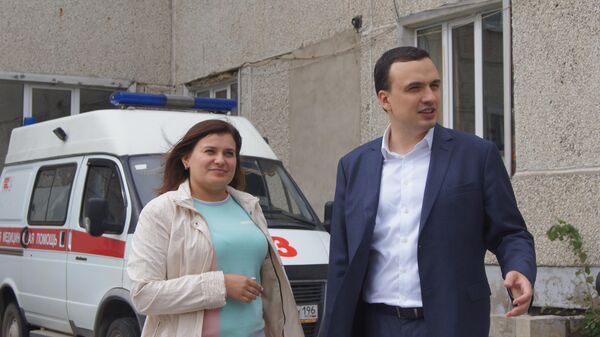 Ирина Козлова с депутатом Дмитрием Иониным, к которому она обратилась за помощью