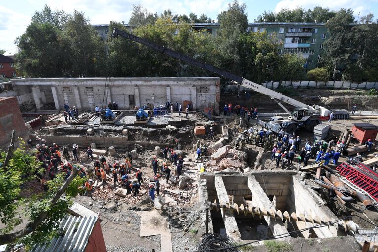 В Новосибирске на рабочих обрушилась стена строящегося здания