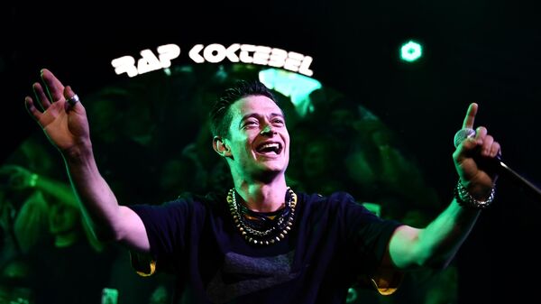 Арт-директор фестиваля, российский рэпер Павел Кравцов (Кравц) выступает на фестивале Rap Koktebel в Крыму