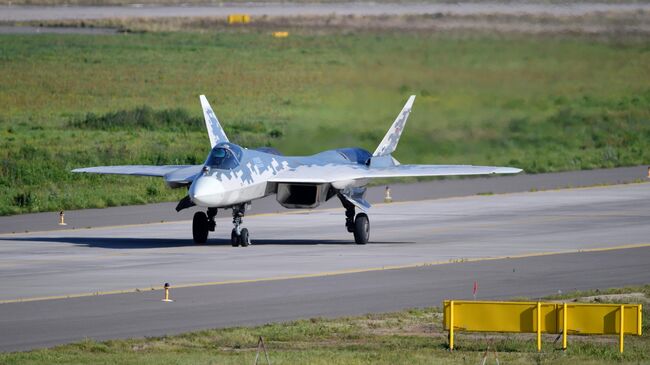 Подготовка к МеждуМногофункциональный истребитель Су-57 на полигоне во время подготовки к открытию Международного авиационно-космического салона МАКС-2019народному авиационно-космическому салону МАКС-2019