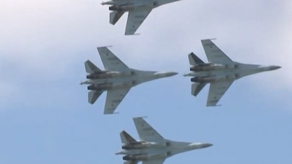 Опубликовано видео маневров воздушного боя пилотажных групп ВКС