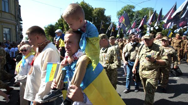 Участники Марша защитников Украины в Киеве 