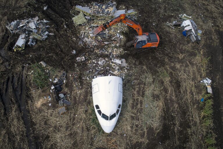 Вывоз самолета Airbus A321 с места ЧП в Раменском районе