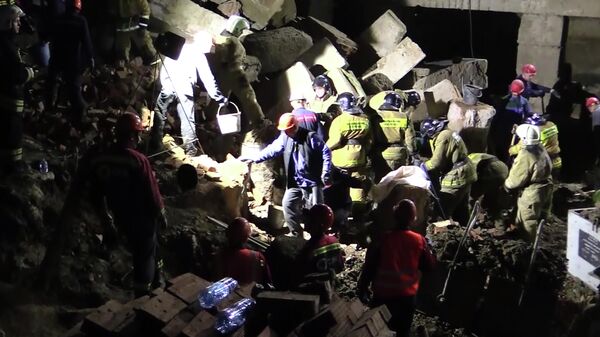 Завершение аварийно-спасательных работ на месте обрушения стены в Новосибирске 