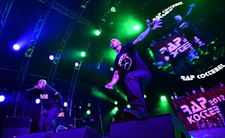 Американские рэперы, участники группы Onyx Кирк Джонс (Sticky Fingaz) и Фред Ли Скраггс-младший (Fredro Starr) выступают на фестивале Rap Koktebel в Крыму. Американские рэперы, участники группы Onyx Кирк Джонс (Sticky Fingaz) и Фред Ли Скраггс-младший (Fredro Starr) выступают на фестивале Rap Koktebel в Крыму.