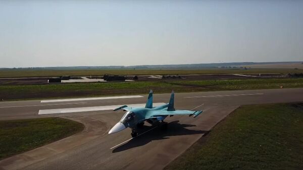 Посадка Су-34 и Ан-26 на строящуюся автомагистраль