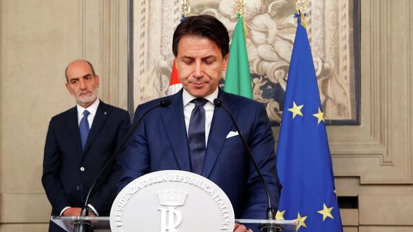 Премьер-министр Италии Джузеппе Конте во время пресс-конференции в президентском дворце в Риме