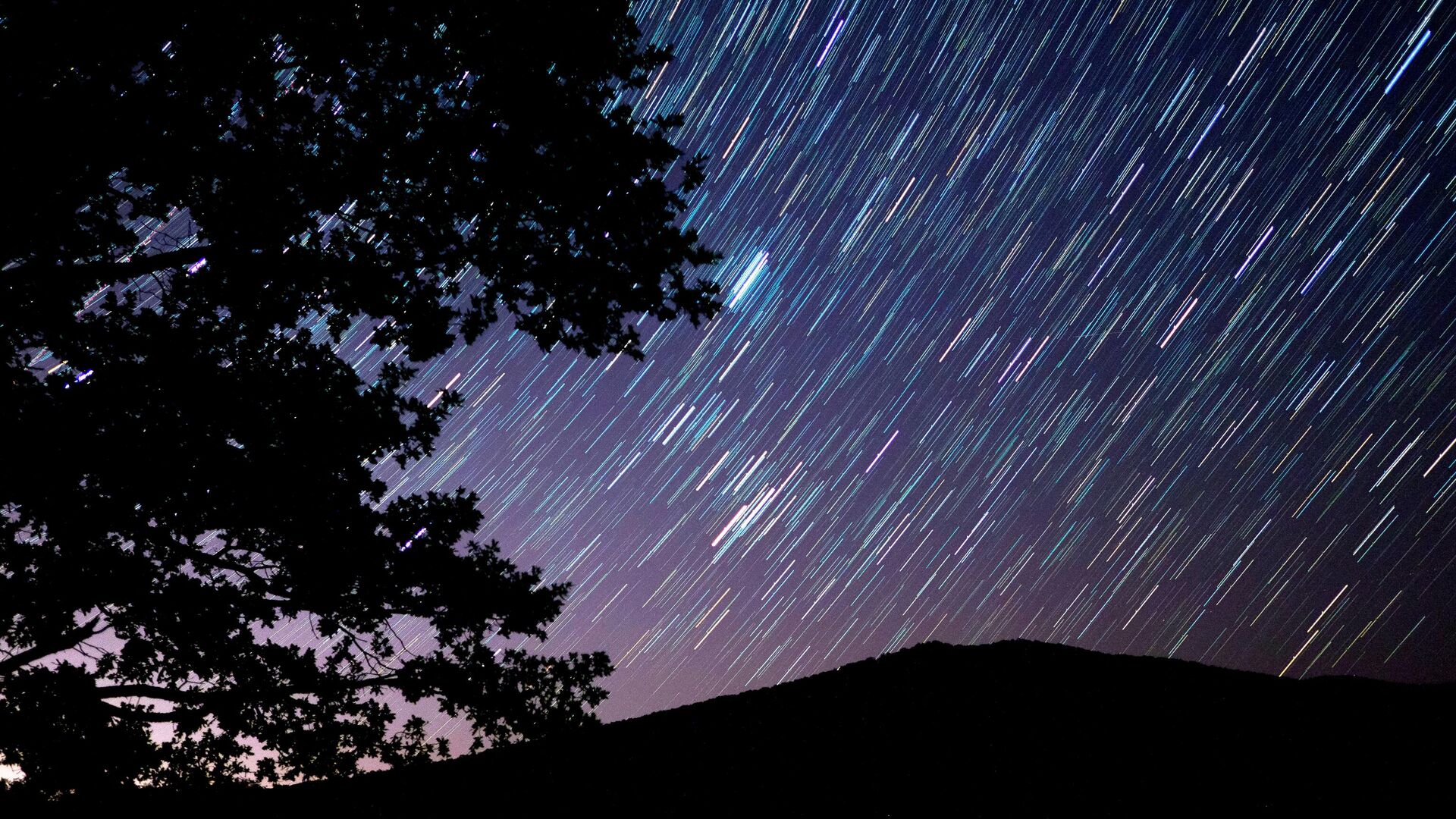 Звездное небо, наблюдаемое в Краснодарском крае во время метеорного потока Персеиды - РИА Новости, 1920, 08.07.2021