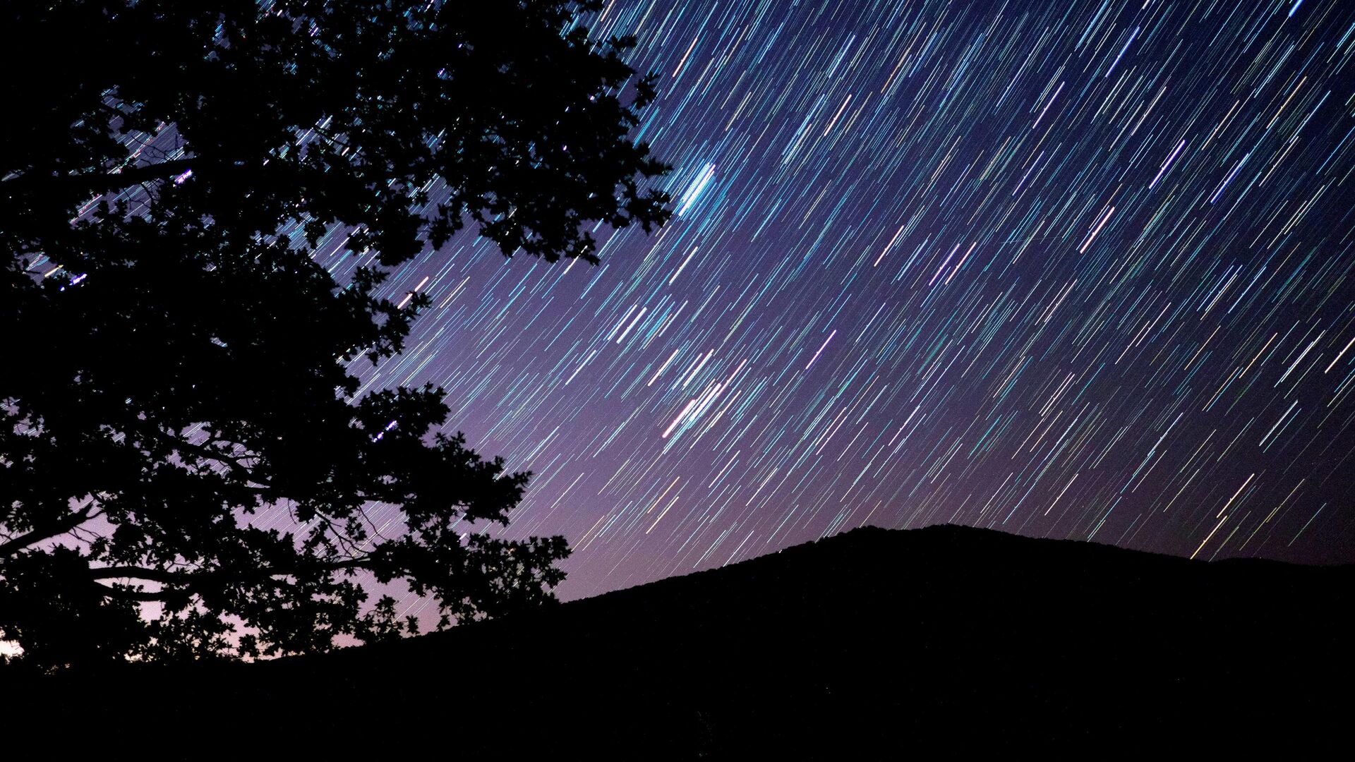 Звездное небо, наблюдаемое в Краснодарском крае во время метеорного потока Персеиды - РИА Новости, 1920, 27.07.2021