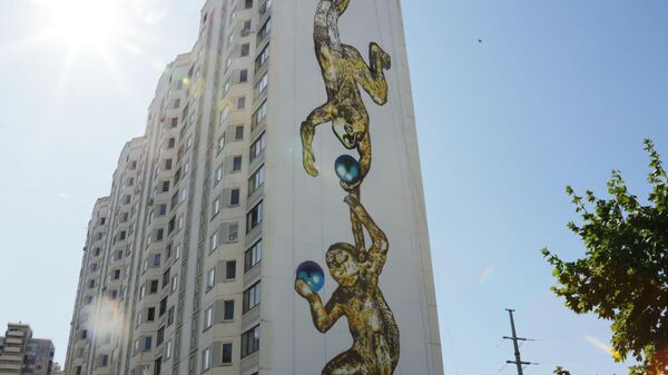 Стрит-арт фестиваль URBAN MORPHOGENESI. Золотые обезьянки – работа художника Дмитрия Левочкина