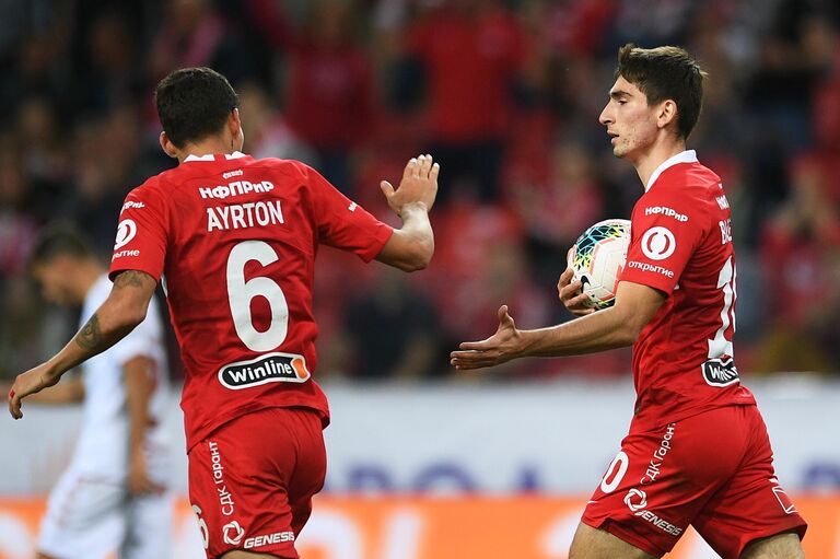 Футболисты Спартака Айртон (слева) и Зелимхан Бакаев