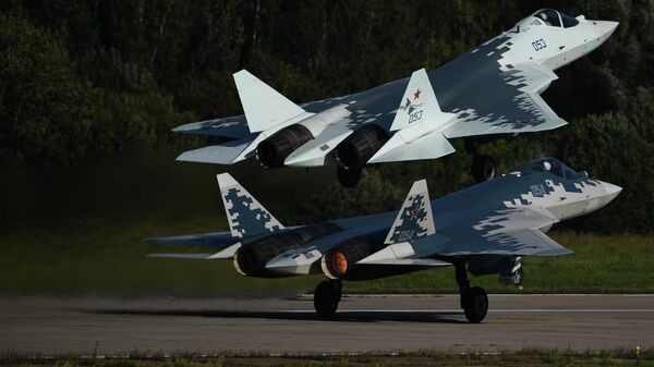 Российские многофункциональные истребители пятого поколения Су-57 на Международном авиационно-космическом салоне МАКС-2019