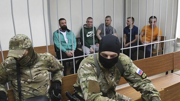 Задержанные украинские моряки на заседании Лефортовского суда города Москвы