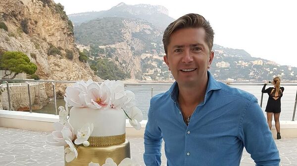 Александр и торт на свадьбу, возле Монако