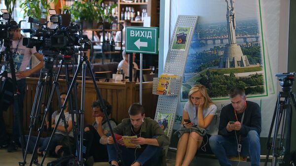 Журналисты в аэропорту Киев-Жуляны