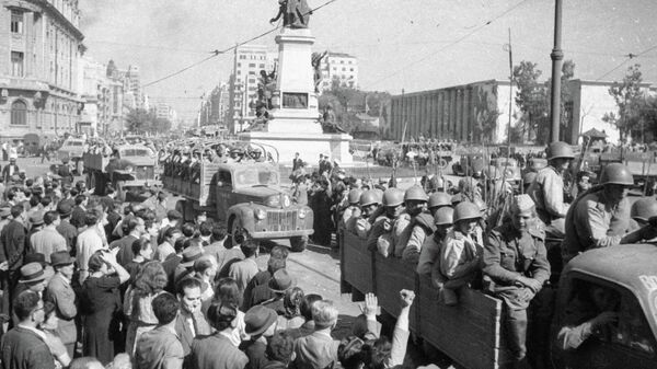 Советские войска на улицах освобожденного Бухареста