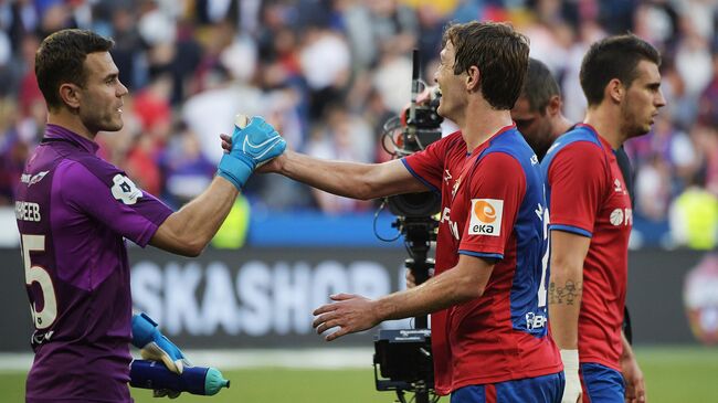 Вратарь ПФК ЦСКА Игорь Акинфеев и игрок ПФК ЦСКА Марио Фернандес Вратарь ПФК ЦСКА Игорь Акинфеев и игрок ПФК ЦСКА Марио Фернандес