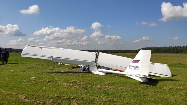 Последствия крушения самолета под деревней Минино Клинского района Московской области