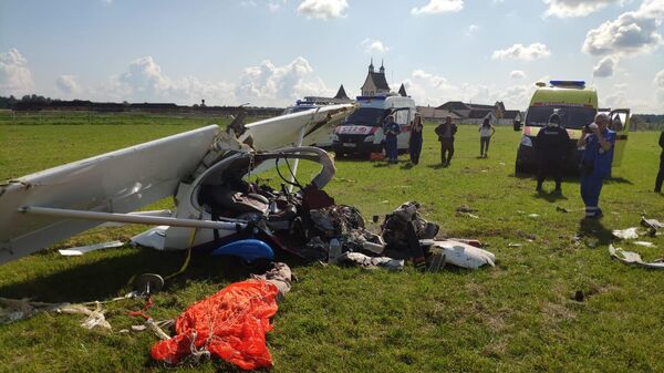 Последствия крушения самолета под деревней Минино Клинского района Московской области